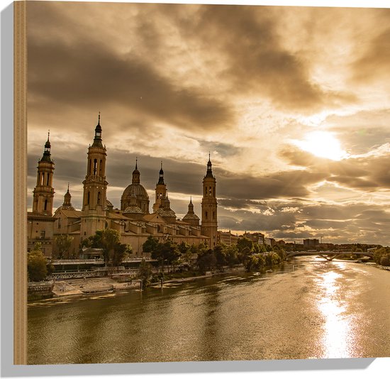 Hout - Spaans Landschap met Kerk en Rivier - 50x50 cm - 9 mm dik - Foto op Hout (Met Ophangsysteem)