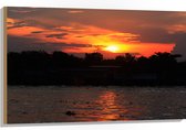 Hout - Zon Verdwijnend Achter de Wolken bij het Meer - 105x70 cm - 9 mm dik - Foto op Hout (Met Ophangsysteem)