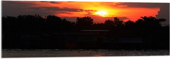 Acrylglas - Zon Verdwijnend Achter de Wolken bij het Meer - 120x40 cm Foto op Acrylglas (Met Ophangsysteem)