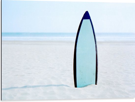 Dibond - Zee - Strand - Zand - Surfen - Surfplank - Hobby - 80x60 cm Foto op Aluminium (Wanddecoratie van metaal)