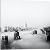 Acrylglas - Dik Wolkendek aan de Top van Gebouwen (Zwart-wit) - 50x50 cm Foto op Acrylglas (Met Ophangsysteem)
