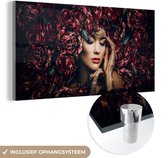Glasschilderij vrouw - Bloemen - Rood - Sieraden - Henna - Foto op glas - Wanddecoratie glas - 120x60 cm - Schilderij glas - Slaapkamer - Woondecoratie