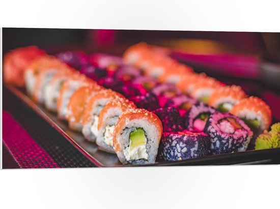 PVC Schuimplaat - Schaal Vol met Verschillende Smaken Sushi in Paars Licht - 100x50 cm Foto op PVC Schuimplaat (Met Ophangsysteem)