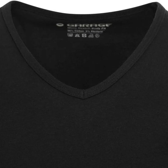 Zwarte V-hals T-shirt met Garage logo en wasinstructies.