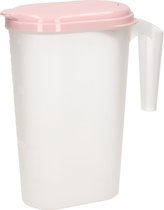 Waterkan/sapkan transparant/roze met deksel 1.6 liter kunststof - Smalle schenkkan die in de koelkastdeur past