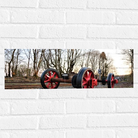 Muursticker - Onderstel van Voertuig met Rode Wielen in Kaal Bos - 60x20 cm Foto op Muursticker