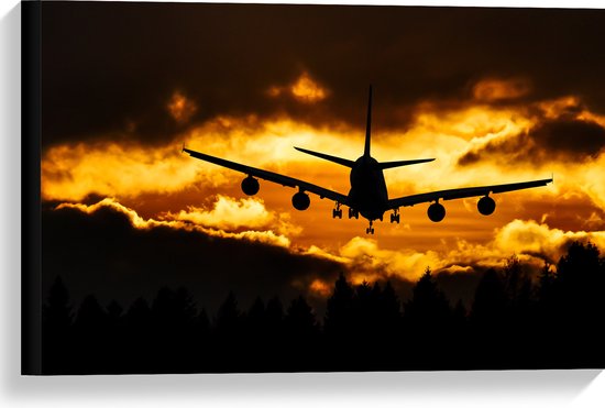 Canvas - Silhouet van Passagiersvliegtuig boven de Bomen tijdens Zonsondergang - 60x40 cm Foto op Canvas Schilderij (Wanddecoratie op Canvas)