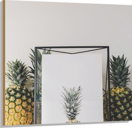 Hout - Lijst met Ananas en Ananassen ernaast - 100x100 cm - 9 mm dik - Foto op Hout (Met Ophangsysteem)