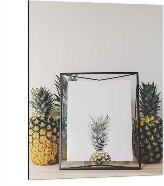 Dibond - Lijst met Ananas en Ananassen ernaast - 75x100 cm Foto op Aluminium (Wanddecoratie van metaal)