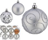 Krist+ gedecoreerde kerstballen - 12x stuks - zilver - kunststof - 6 cm