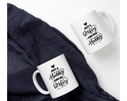 Set van 2x Mokken "Just a Hubby, Just a Wifey" Wit - Mokken met Tekst - Set - Huwelijkscadeau - Bruiloft Cadeau - Verjaardag Cadeau - Koffiemok - Huwelijks cadeautje origineel