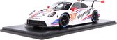 De 1:18 Diecast Modelauto van de Porsche 991 RSR-19 4.2L Team Weathertech Racing #79 van de 24H LeMans van 2022. De rijders waren C. Macneil / J. Andlauer en T. Merril. De fabrikant van het schaalmodel is Spark. Dit model is alleen