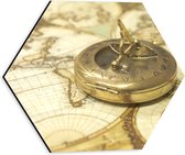 Dibond Hexagon - Gouden Kompas op Wereldkaart - 30x26.1 cm Foto op Hexagon (Met Ophangsysteem)
