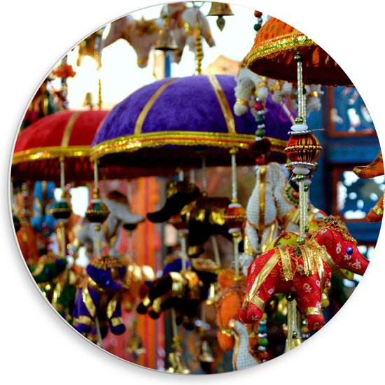 PVC Schuimplaat Muurcirkel - Traditionele Olifantjes aan Lampionnen op Buitenlandse Diwali Markt - 50x50 cm Foto op Muurcirkel (met ophangsysteem)