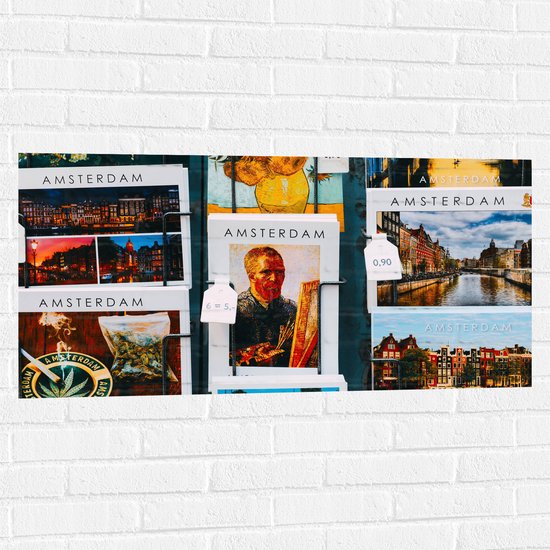 Muursticker - Amsterdamse Ansichtkaarten in het Rek - 100x50 cm Foto op Muursticker