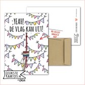 Kaartkadootje -> Vlaggetje - No:04 (Yeah! De vlag kan uit! - Gelukspoppetje houten Nederlandse vlag - Geslaagd-school-certificaat-rijbewijs-eindelijk gelukt-etc - Vlaggenlijnen schuin gekleurd) - LeuksteKaartjes.nl by xMar