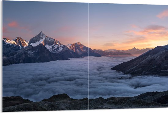 Acrylglas - Bergen - Mist - Wolken - Sneeuw - Bergtop - 120x80 cm Foto op Acrylglas (Met Ophangsysteem)