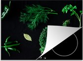 KitchenYeah® Inductie beschermer 70x52 cm - Specerijen en kruiden op zwarte achtergrond - Kookplaataccessoires - Afdekplaat voor kookplaat - Inductiebeschermer - Inductiemat - Inductieplaat mat