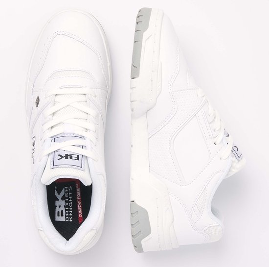 Witte lage sneakers, weergave van de binnenzool met 'British Knights' en de zijkant.