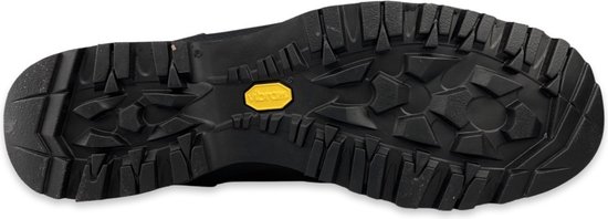 Zwarte Vibram zool met diep profiel voor grip.