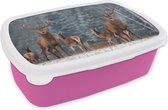 Broodtrommel Roze - Lunchbox - Brooddoos - Hert - Winter - Sneeuw - Bosdieren - Bos - Natuur - 18x12x6 cm - Kinderen - Meisje