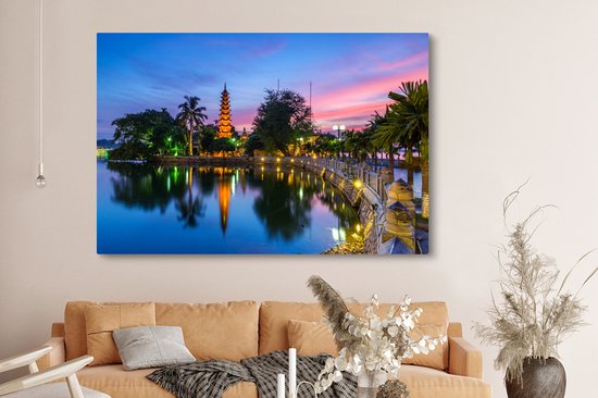 La plus ancienne pagode de Hanoi au Vietnam avec un ciel coloré Toile 180x120 cm - Tirage photo sur Toile Peinture (Décoration murale salon / chambre) XXL / Groot format!