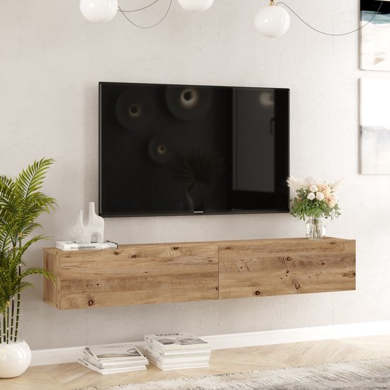 Zwevend tv-meubel van donker eikenhout met twee deuren, boven een tv, in een woonkamer.