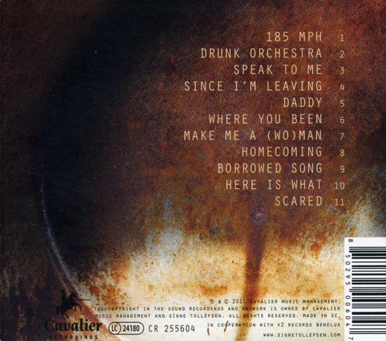 Achterkant van een cd-hoes met een rustieke, bruine textuur en een tracklist. Signe Tollefsen Hayes.