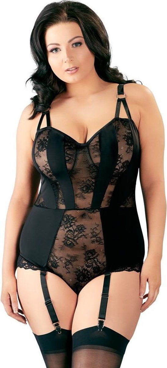 Cottelli Plus Size – Jarretel Body Lingerie Set met Transparante Delen en Verticale Stukken Vrouwelijk en Uitdagend – Maat 90F/XL – Zwart