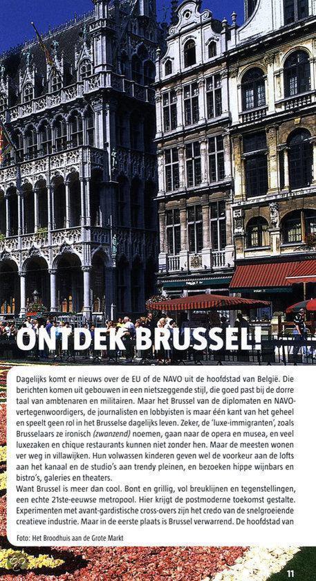 Gedetailleerd historisch gebouw met arcades en standbeelden in Brussel.