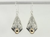 Opengewerkte zilveren oorbellen met 18k gouden decoraties