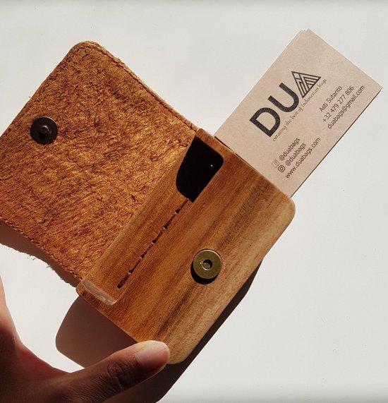 DUA Reclaimed upcycled wooden cardholder Gerecycleerde houten karthouder