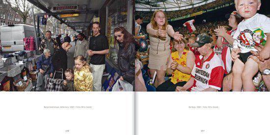 Groepen mensen op een station en bij een voetbalwedstrijd.