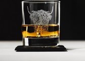 Whiskyglas Gegraveerd met Schotse Hooglander en leistenen onderzetter - Just Slate Company Scotland