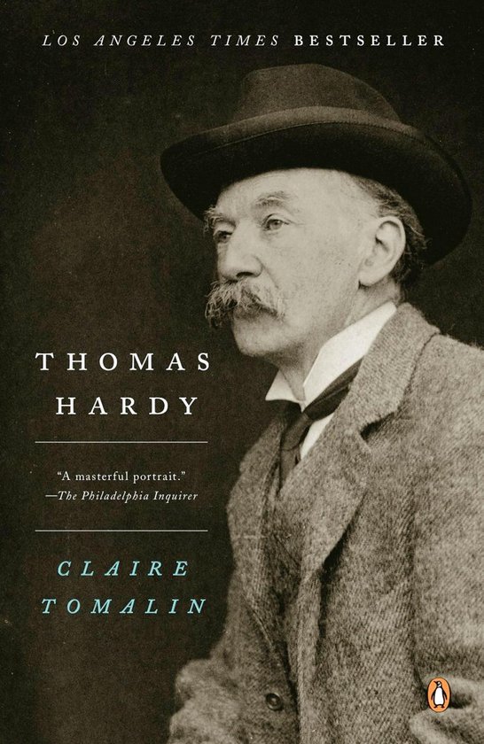 Couverture de Thomas Hardy, une biographie par Claire Tomalin, avec une photo noir et blanc de Thomas Hardy portant un chapeau et un manteau.