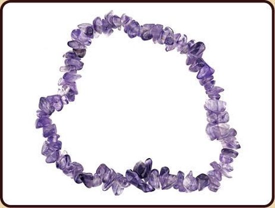 Paarse amethist splitsteen armband op een witte achtergrond.