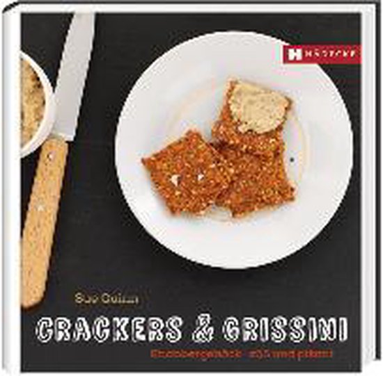 Boek 'Crackers & Grissini' met crackers en grissini op een bord, met een mes ernaast.