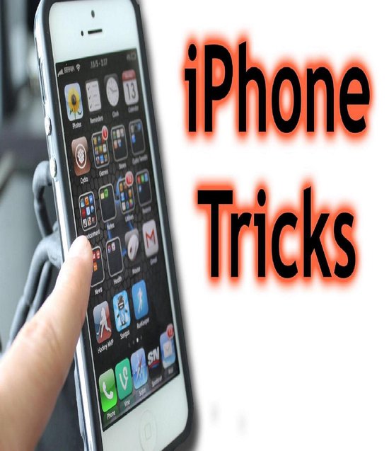 Un iPhone 5 blanc avec une coque noire, affichant des applications. Texte : "iPhone Tricks".