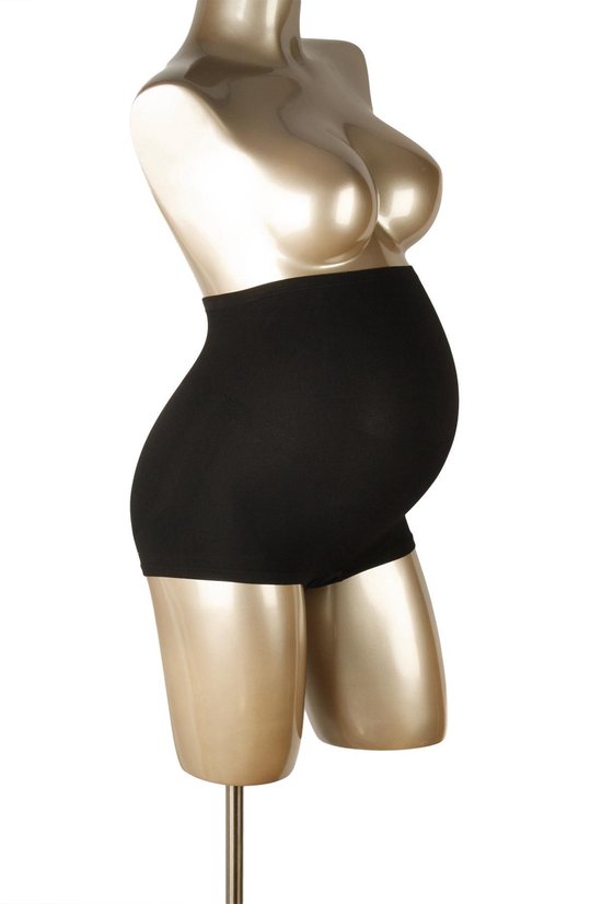 Zwarte zwangerschaps boxershorts met hoge taille op een gouden mannequin.