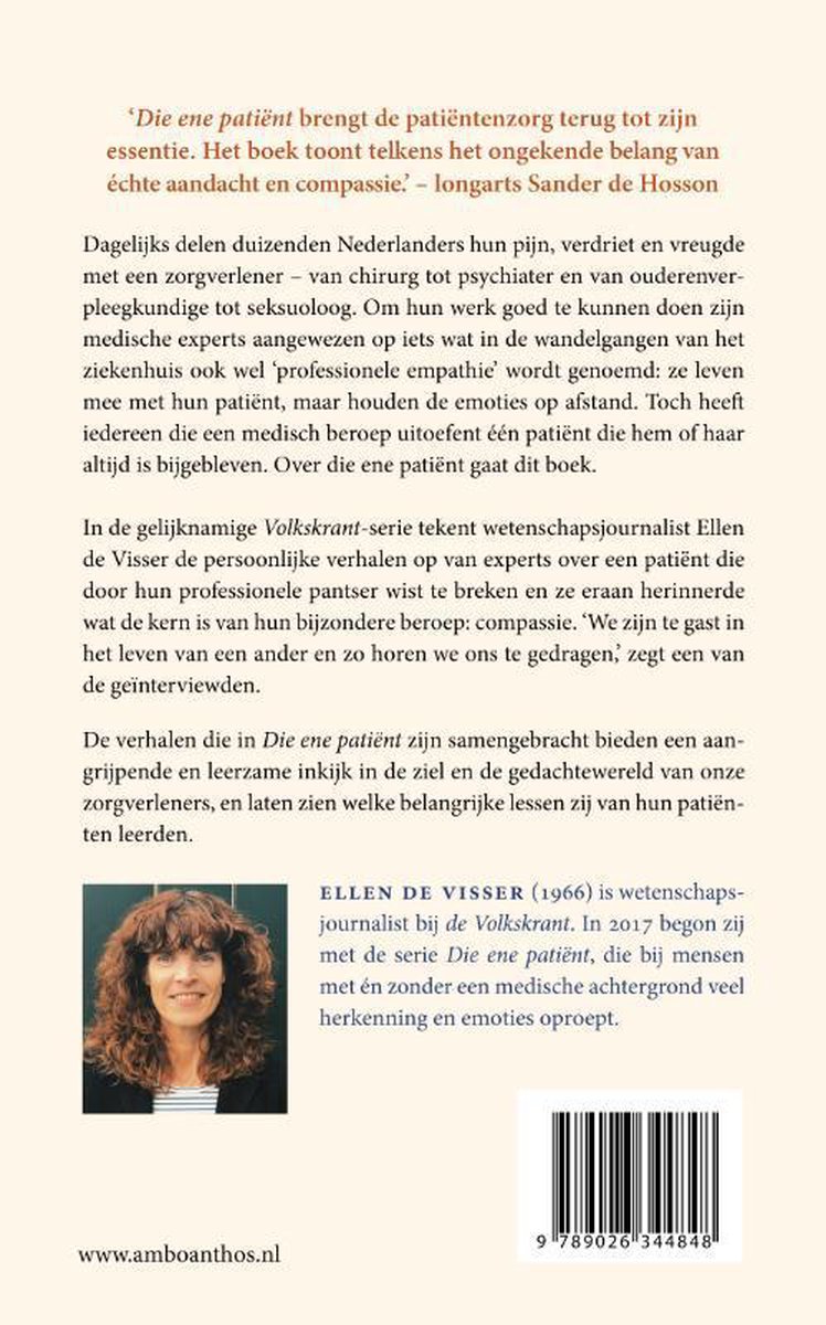 Foto van Ellen de Visser, de auteur van het boek 'Die ene patiënt'. Ze heeft bruin krullend haar en draagt een bruine jas.