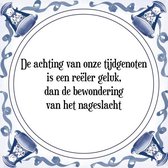 Tegeltje met Spreuk (Tegeltjeswijsheid): De achting van onze tijdgenoten is een re�ler geluk, dan de bewondering van het nageslacht + Kado verpakking & Plakhanger