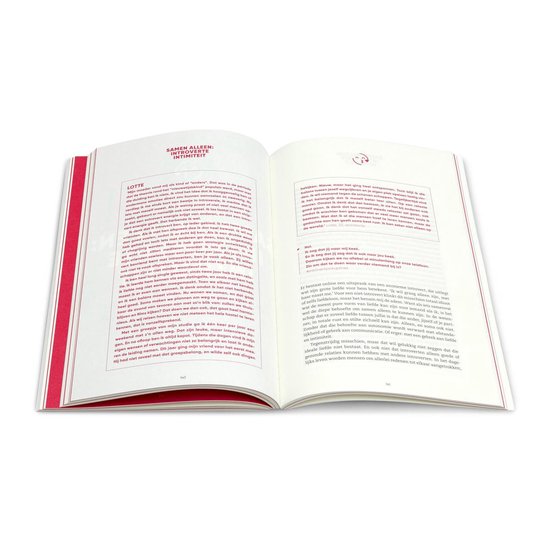 Open boek met rode accenten en Nederlandse tekst over introversie.