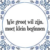 Tegeltje met Spreuk (Tegeltjeswijsheid): Wie groot wil zijn, moet klein beginnen + Kado verpakking & Plakhanger