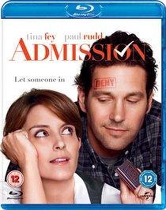 Blu-ray hoes "Admission" met Tina Fey en Paul Rudd. Rudd heeft een "DENY"-stempel op zijn voorhoofd.