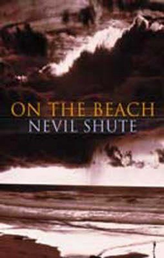Boek "On the Beach" van Nevil Shute, met een dramatische, donkere lucht boven een kalme zee.
