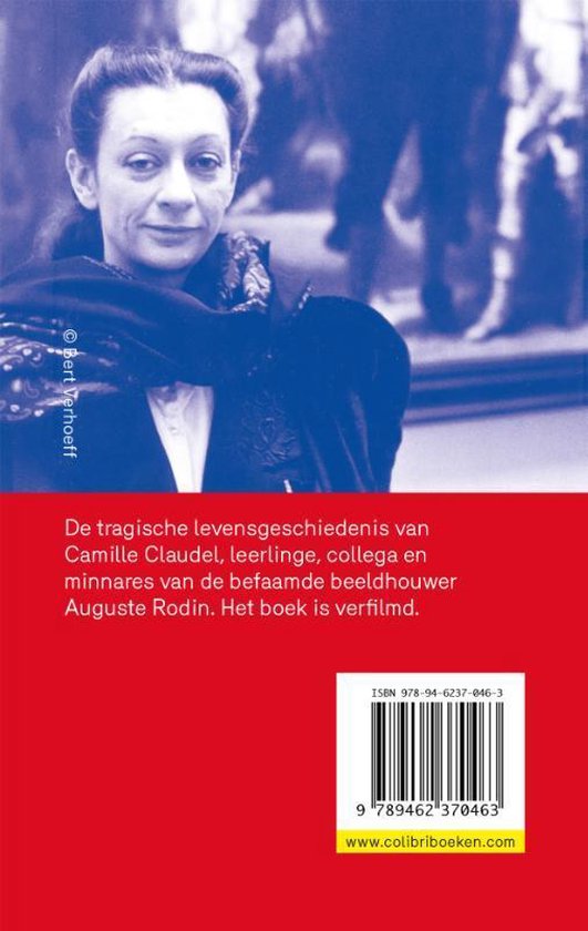 Portret van een vrouw met donker haar, met een sjaal om haar nek en een donkere jas. Tekst: 'De tragische levensgeschiedenis van Camille Claudel'.