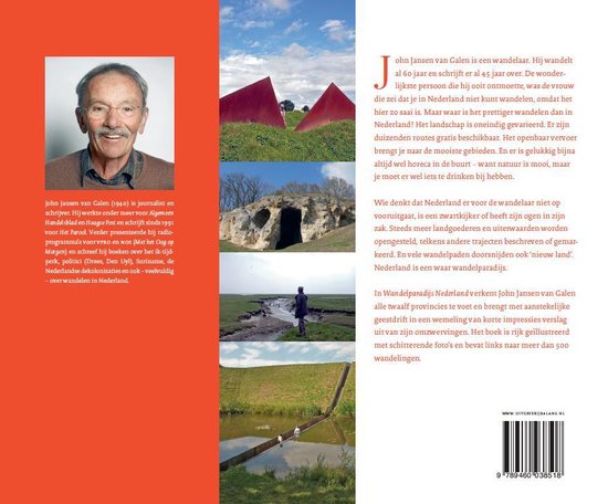 Achterkant boek: Portret van John Jansen van Galen, een man in een rood jasje. Twee rode sculpturen in een weiland, een grot en een persoon die langs een rivier loopt.