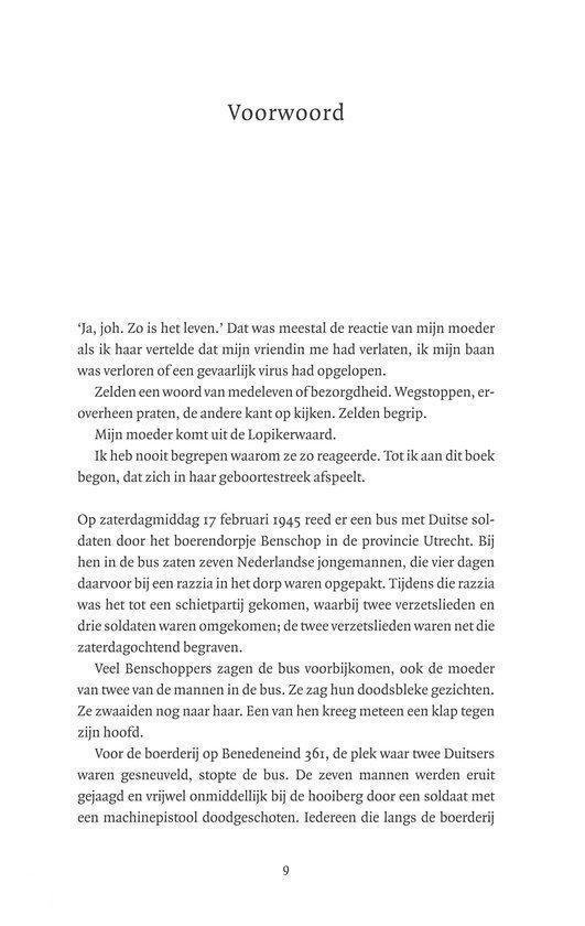 Pagina uit een boek met tekst over de Tweede Wereldoorlog.