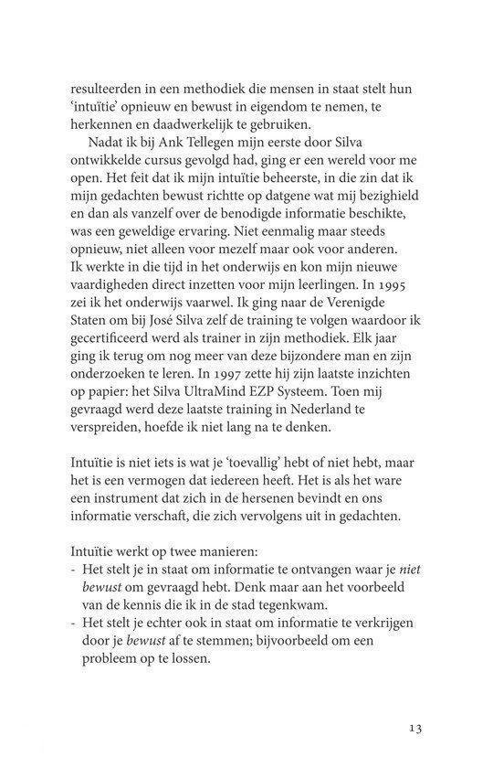 Tekstpagina uit een boek over intuïtie, met uitleg over methodes en de rol van de hersenen.