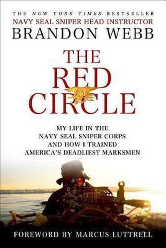 Boek "The Red Circle" van Brandon Webb, met een Navy SEAL sniper in het water met zijn wapen.